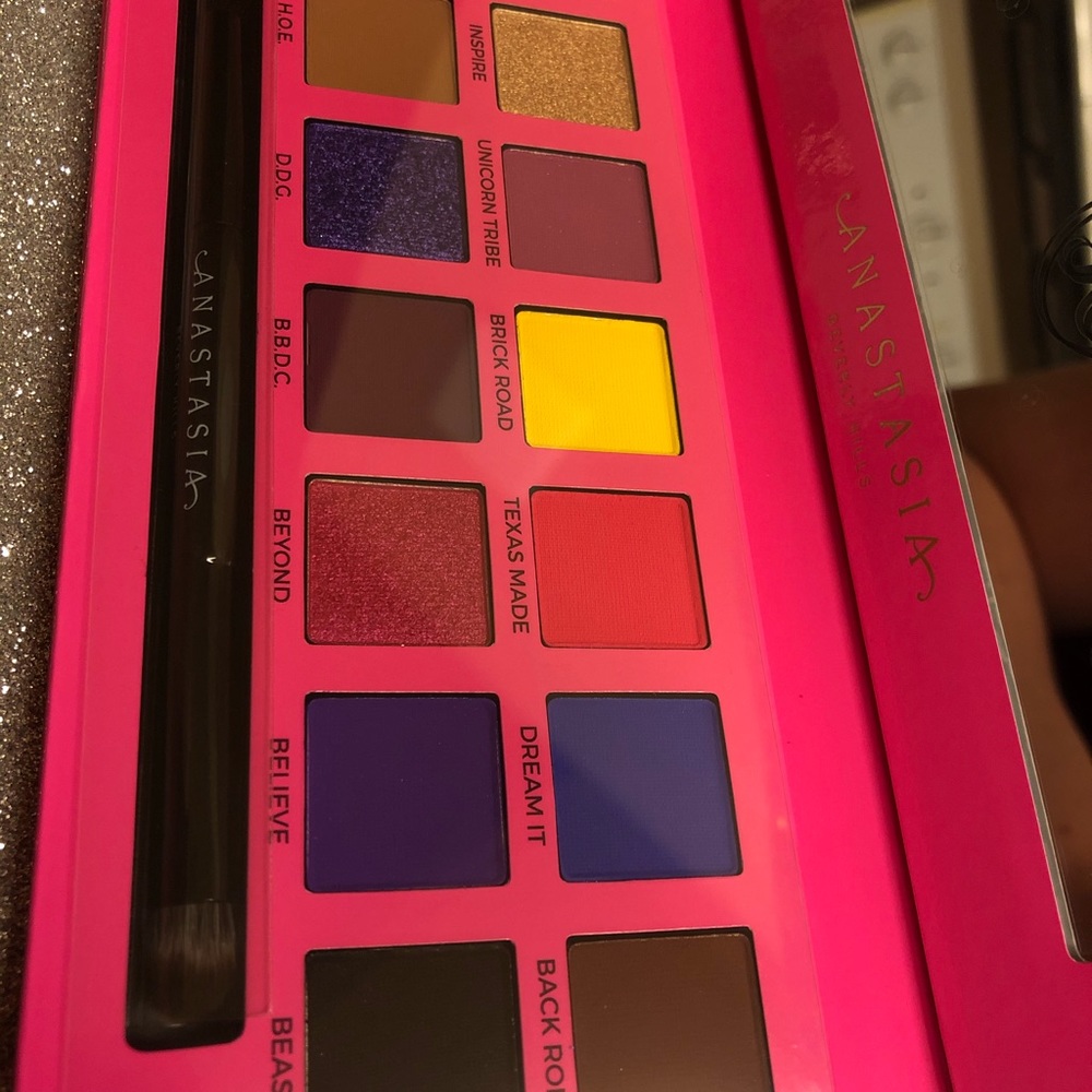 BNIB! Anastasia BH X Alyssa Edwards Eyeshadow π¨ - Picture 8 of 8